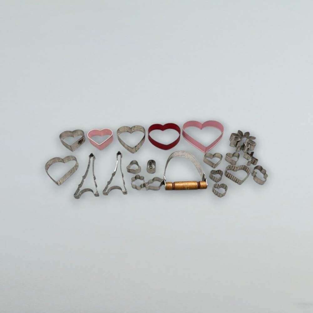 21 Piece Metal Cookie Cutter Lot Hearts Eiffel Tower Flowers Baking Tools - Picture 4 of 4